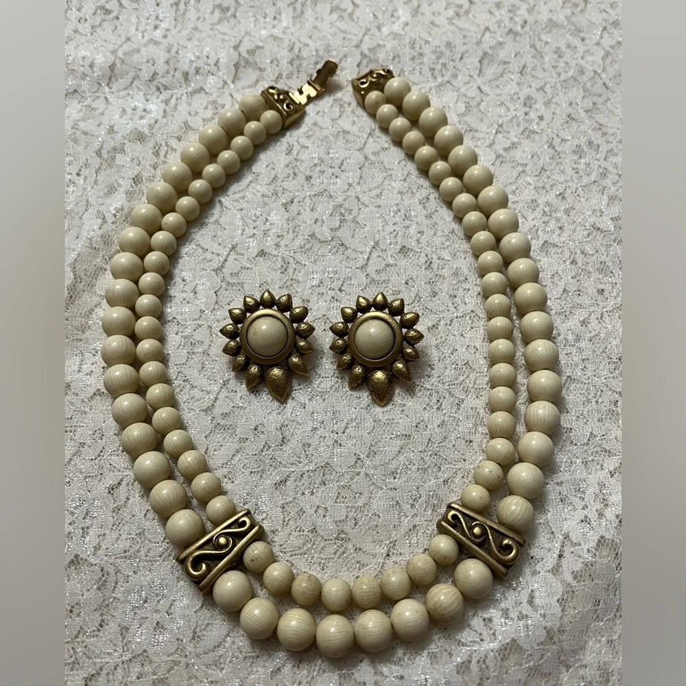 Napier/vintage lucite cream beaded 2 strand necklace, 16”